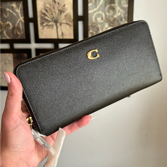 Authentic COACH 1941 Crossgrain leather zip around large wristlet - Picture 6 of 15